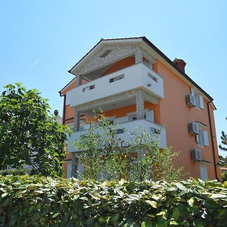 Apartments Gabrijel Malinska Eksteriør billede