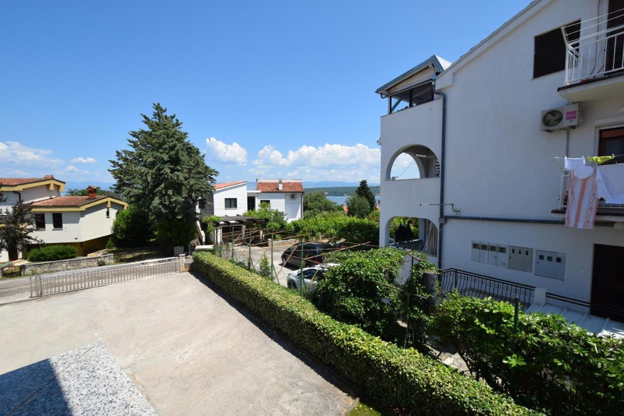 Apartments Gabrijel Malinska Eksteriør billede